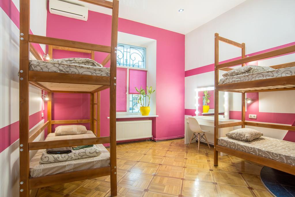 Hostel Berloga Odessa Exterior foto